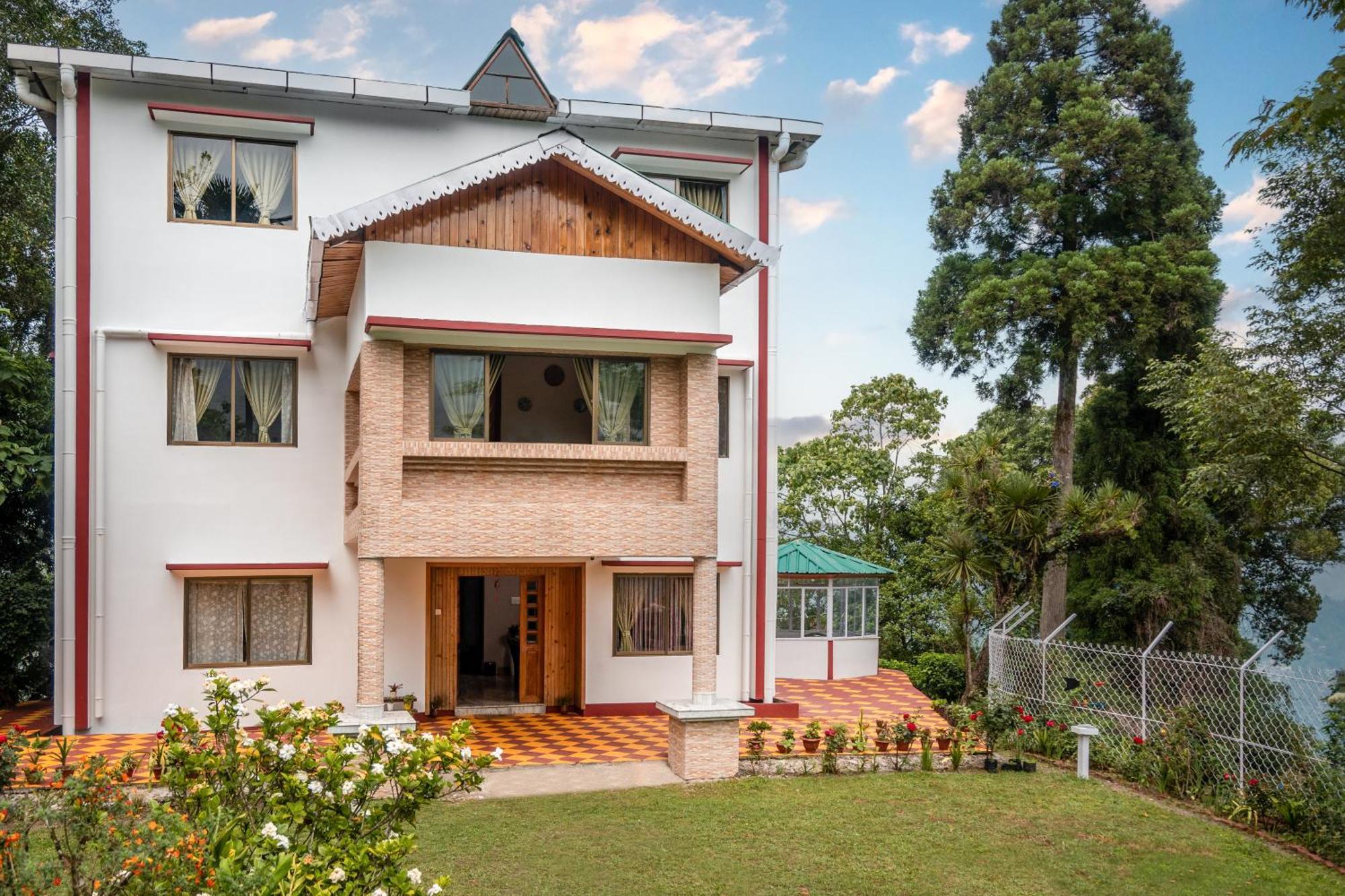 Stayvista's Tree Tops & Tea Trails: Mountain-View Villa in Tea Plantation Darjeeling  Exterior photo